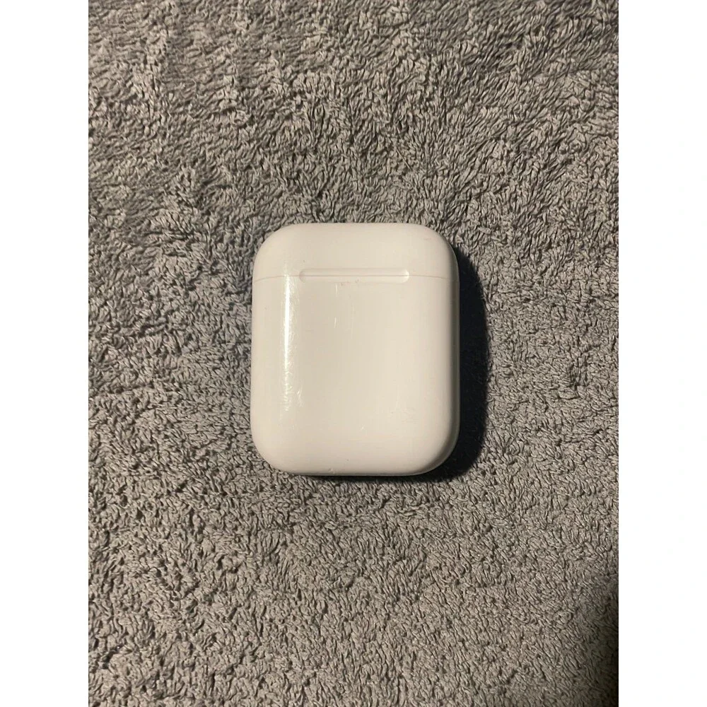 Apple AirPods Charging Case